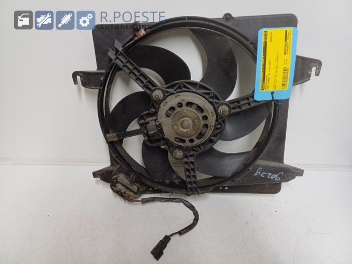 Gebrauchte Kühlerventilator Ford StreetKa 1.6i Preis € 30,00 Margenregelung angeboten von Autodemontagebedrijf R. Poeste B.V.