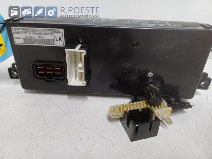 Värmekontrollpanel från en Chevrolet Captiva (C100) 2.4 16V 4x2 2008