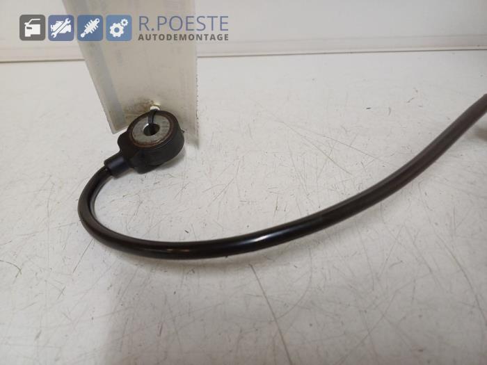 Klopfsensor van een Chevrolet Captiva (C100) 2.4 16V 4x2 2008