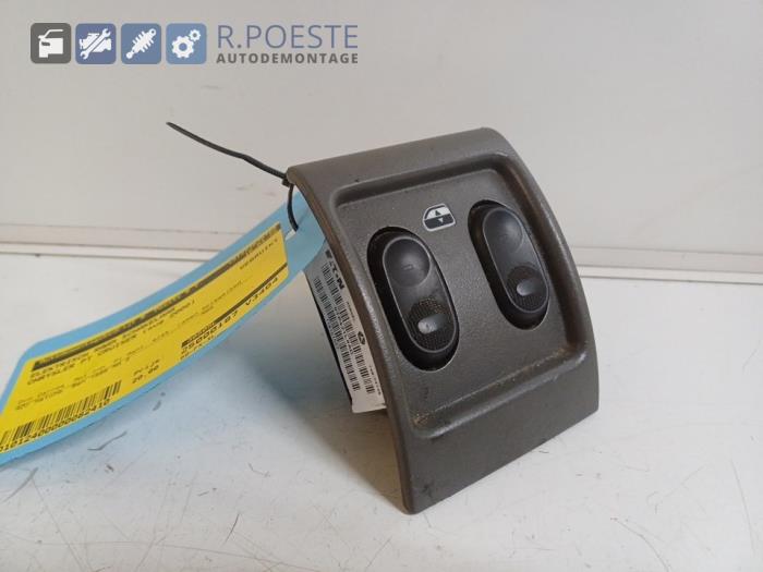 Usados Interruptor de ventanilla eléctrica Chrysler PT Cruiser 2.0 16V Precio € 20,00 Norma de margen ofrecido por Autodemontagebedrijf R. Poeste B.V.