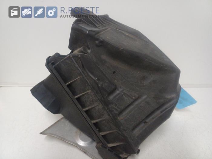 Begagnade Luftfilterhus Audi A4 Avant (B7) 2.0 20V Pris € 20,00 Marginaltabell erbjuds av Autodemontagebedrijf R. Poeste B.V.