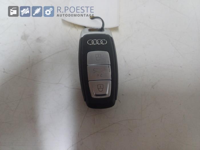 Używane Klucz Audi e-tron Sportback (GEA) 55 Cena € 40,00 Procedura marży oferowane przez Autodemontagebedrijf R. Poeste B.V.