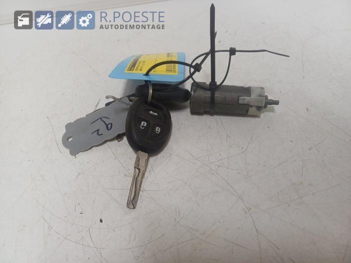 Używane Stacyjka + Kluczyk Saab 9-3 I (YS3D) 2.0t 16V Ecopower Cena € 40,00 Procedura marży oferowane przez Autodemontagebedrijf R. Poeste B.V.