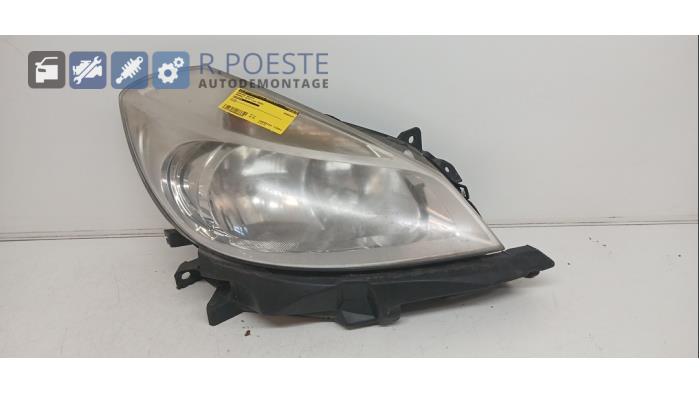 Używane Reflektor prawy Renault Clio III (BR/CR) 1.2 16V TCe 100 Cena € 30,00 Procedura marży oferowane przez Autodemontagebedrijf R. Poeste B.V.