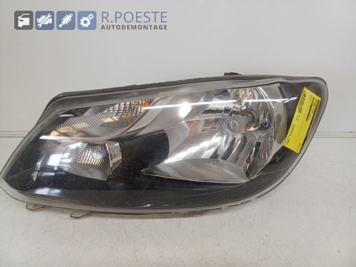Używane Reflektor lewy Volkswagen Caddy III (2KA,2KH,2CA,2CH) 2.0 TDI 16V Cena € 70,00 Procedura marży oferowane przez Autodemontagebedrijf R. Poeste B.V.