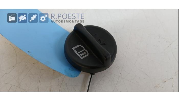 Gebrauchte Ölkappe Opel Astra J Sports Tourer (PD8/PE8/PF8) 1.4 16V ecoFLEX Preis € 10,00 Margenregelung angeboten von Autodemontagebedrijf R. Poeste B.V.