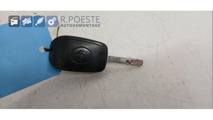 Używane Klucz Renault Twingo III (AH) 1.0 SCe 70 12V Cena € 20,00 Procedura marży oferowane przez Autodemontagebedrijf R. Poeste B.V.