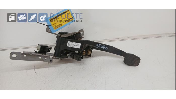 Używane Pedal sprzegla Ford Focus Cena € 30,00 Procedura marży oferowane przez Autodemontagebedrijf R. Poeste B.V.