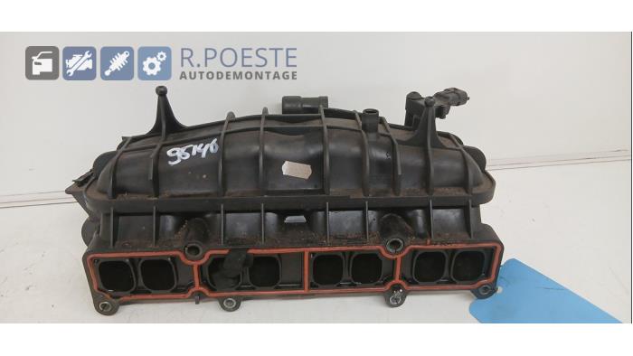 Używane Kolektor dolotowy Ford Focus Cena € 40,00 Procedura marży oferowane przez Autodemontagebedrijf R. Poeste B.V.