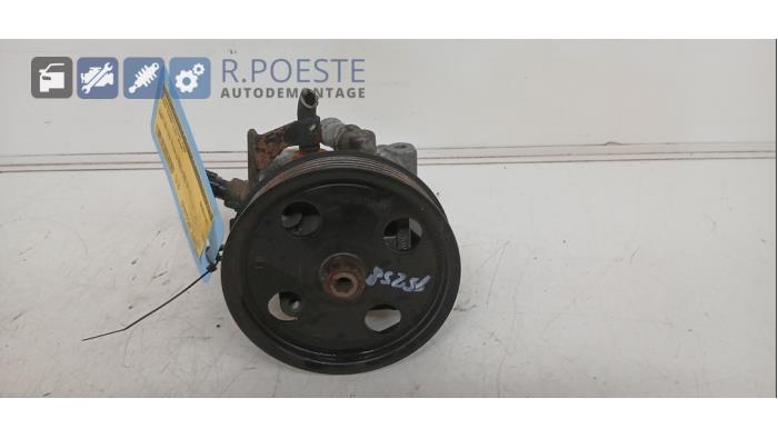 Usagé Pompe de direction Ford Focus 2 Wagon 1.6 16V Prix € 50,00 Règlement à la marge proposé par Autodemontagebedrijf R. Poeste B.V.