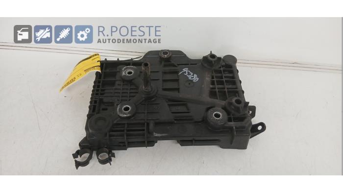 Begagnade Batterilåda Lancia Delta (844) 1.4 MultiAir 16V Pris € 15,00 Marginaltabell erbjuds av Autodemontagebedrijf R. Poeste B.V.