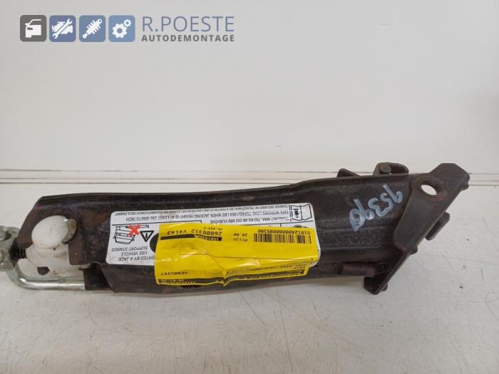 Używane Dzwignik BMW Mini (R50/53) 1.6 16V Cooper Cena € 20,00 Procedura marży oferowane przez Autodemontagebedrijf R. Poeste B.V.