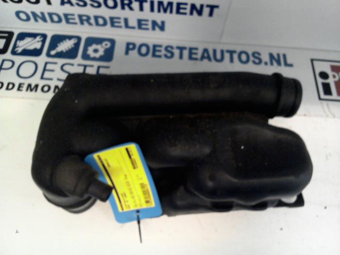 Begagnade Lufttratt Audi A2 (8Z0) 1.4 16V Pris € 30,00 Marginaltabell erbjuds av Autodemontagebedrijf R. Poeste B.V.