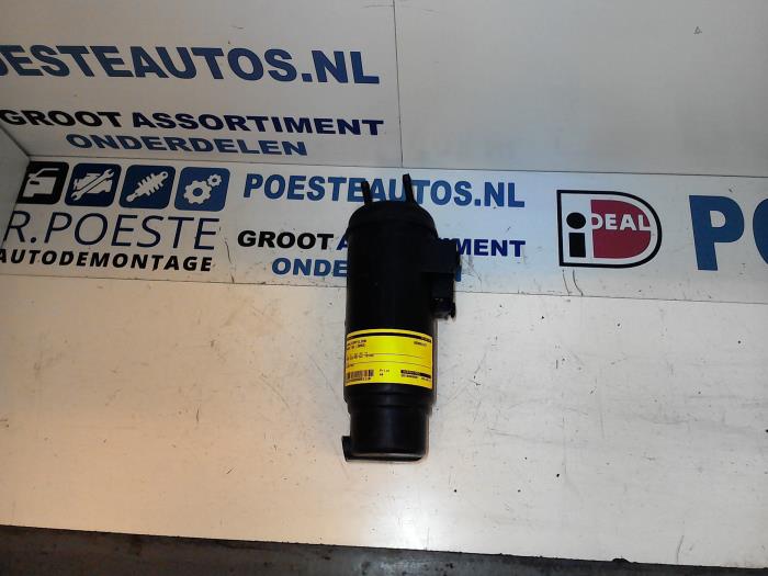 Fuel vapor canister