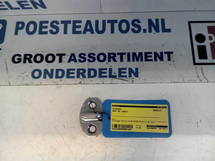 Usagé Divers Audi A2 (8Z0) 1.4 16V Prix € 10,00 Règlement à la marge proposé par Autodemontagebedrijf R. Poeste B.V.