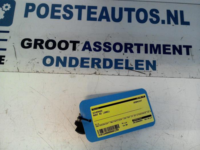 Usagé Divers Audi A2 (8Z0) 1.4 16V Prix € 10,00 Règlement à la marge proposé par Autodemontagebedrijf R. Poeste B.V.