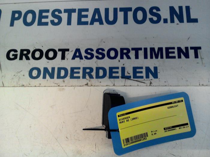 Usagé Divers Audi A2 (8Z0) 1.4 16V Prix € 5,00 Règlement à la marge proposé par Autodemontagebedrijf R. Poeste B.V.