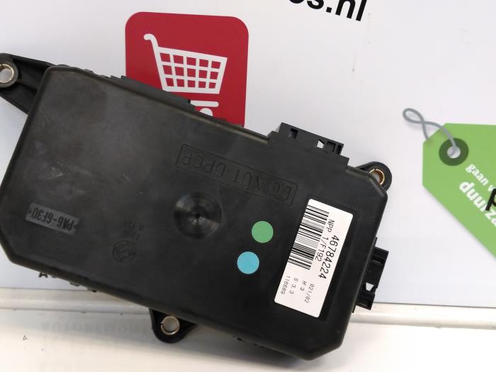 Usados Módulo electrónico central Fiat Stilo (192A/B) 1.8 16V 3-Drs. Precio € 50,00 Norma de margen ofrecido por Autodemontagebedrijf R. Poeste B.V.