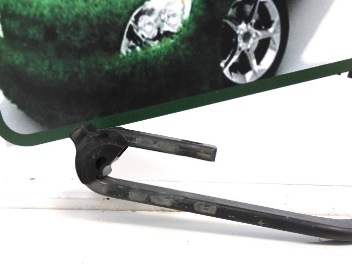 Front wiper arm from a Fiat Stilo (192A/B) 1.8 16V 3-Drs. 2002