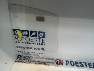 Usagé Vitre portière 2portes droite Mercedes Sprinter 3,5t (906.13/906.23) Prix € 75,00 Règlement à la marge proposé par Autodemontagebedrijf R. Poeste B.V.
