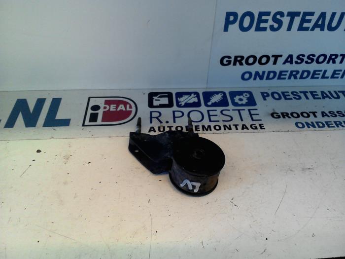 Used Engine mount Suzuki Alto (RF410) 1.1 16V Price € 20,00 Margin scheme offered by Autodemontagebedrijf R. Poeste B.V.