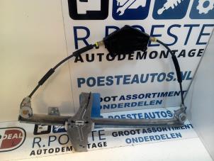 Gebrauchte Fenstermechanik 4-türig links vorne Peugeot 307 Preis € 30,00 Margenregelung angeboten von Autodemontagebedrijf R. Poeste B.V.