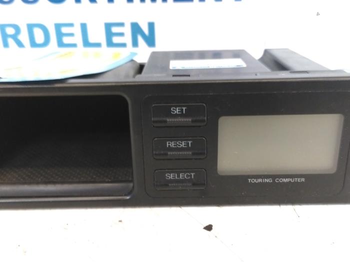 Begagnade Innerdisplay Mazda 626 (GW19) 2.0i 16V HiPower Pris € 20,00 Marginaltabell erbjuds av Autodemontagebedrijf R. Poeste B.V.