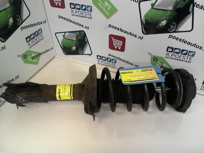 Front shock absorber rod, right from a Volkswagen Polo III (6N2) 1.4 16V 75 2001