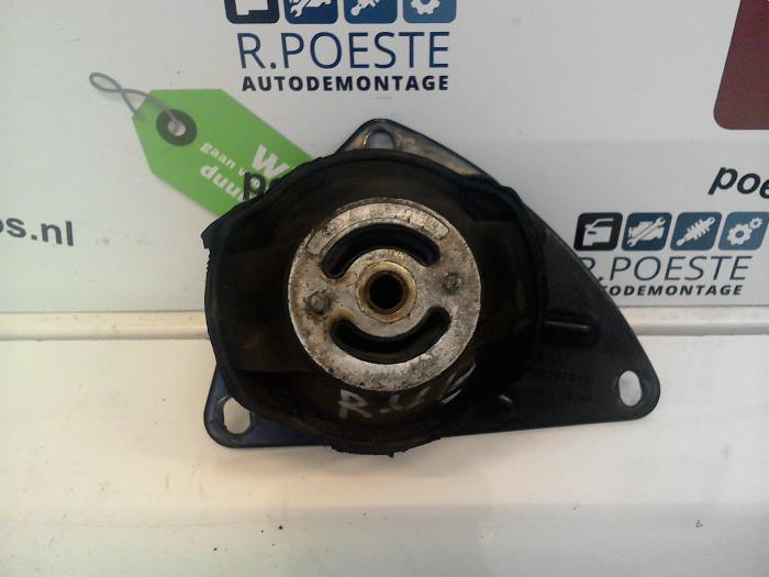 Used Engine mount Volkswagen Polo III (6N2) 1.4 16V 75 Price € 25,00 Margin scheme offered by Autodemontagebedrijf R. Poeste B.V.