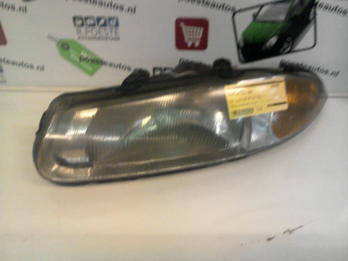 Używane Reflektor lewy Rover 200 Cena € 10,00 Procedura marży oferowane przez Autodemontagebedrijf R. Poeste B.V.