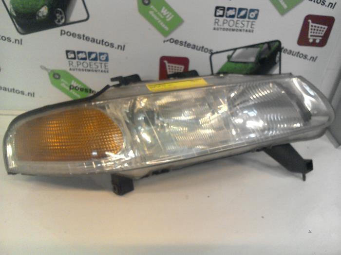 Używane Reflektor prawy Rover 400 Cena € 10,00 Procedura marży oferowane przez Autodemontagebedrijf R. Poeste B.V.