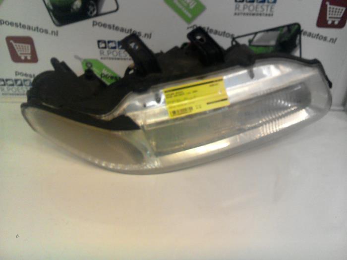 Używane Reflektor prawy Rover 400 (RT) Cena € 10,00 Procedura marży oferowane przez Autodemontagebedrijf R. Poeste B.V.