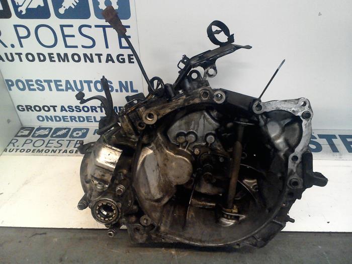 Usagé Boîte de vitesse Peugeot Partner Combispace Prix € 150,00 Règlement à la marge proposé par Autodemontagebedrijf R. Poeste B.V.