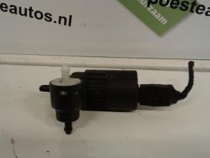 Used Windscreen washer pump Opel Corsa B (73/78/79) 1.2i 16V Price € 10,00 Margin scheme offered by Autodemontagebedrijf R. Poeste B.V.