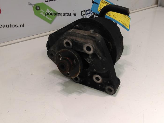 Power steering pump from a Renault Clio (B/C57/357/557/577) 1.2 RL,RN Kat. 1995