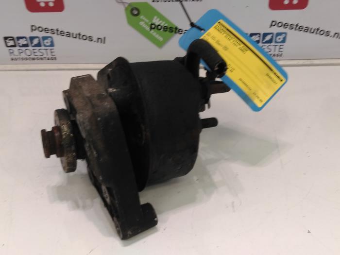 Power steering pump from a Renault Clio (B/C57/357/557/577) 1.2 RL,RN Kat. 1995