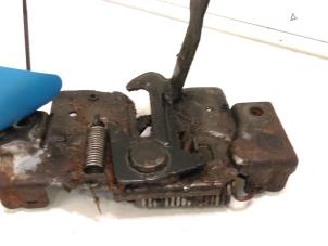 Usagé Mécanique de verrouillage capot Mazda 6 Sportbreak (GY19/89) 2.0 CiDT 16V Prix € 30,00 Règlement à la marge proposé par Autodemontagebedrijf R. Poeste B.V.