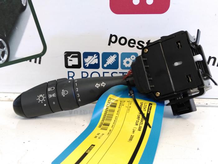 Usados Interruptor de luz Smart Forfour (454) 1.1 12V Precio € 50,00 Norma de margen ofrecido por Autodemontagebedrijf R. Poeste B.V.