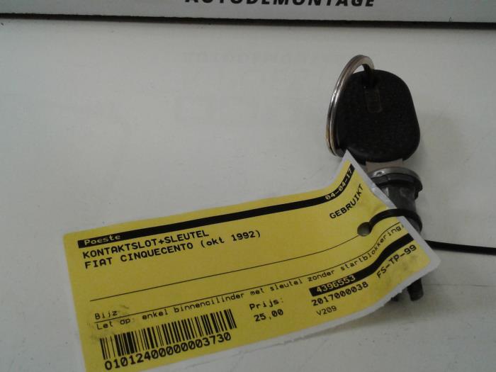 Używane Stacyjka + Kluczyk Fiat Cinquecento 0.9 i.e. S Cena € 25,00 Procedura marży oferowane przez Autodemontagebedrijf R. Poeste B.V.