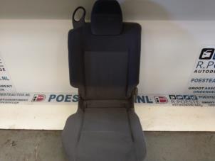Używane Fotel tylny Nissan Almera Tino (V10M) 1.8 16V Cena € 75,00 Procedura marży oferowane przez Autodemontagebedrijf R. Poeste B.V.