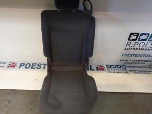 Używane Fotel tylny Nissan Almera Tino (V10M) 1.8 16V Cena € 75,00 Procedura marży oferowane przez Autodemontagebedrijf R. Poeste B.V.
