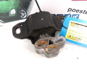 Motorlager van een Ford Ka I 1.3i 2004