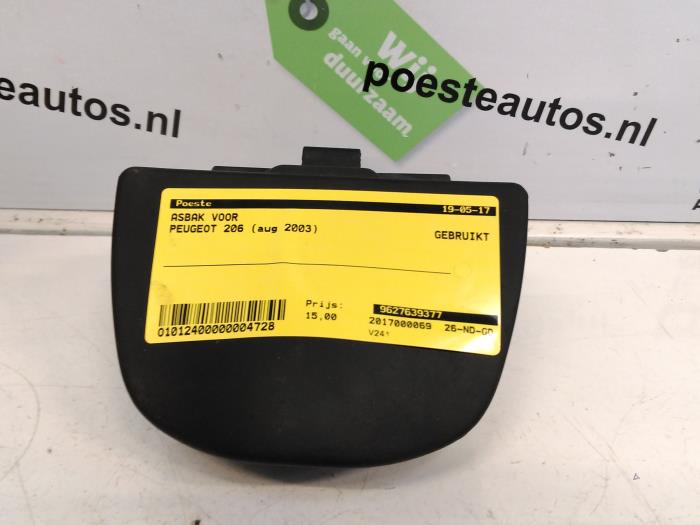 Begagnade Askkopp, fram Peugeot 206 (2A/C/H/J/S) 1.4 XR,XS,XT,Gentry Pris € 15,00 Marginaltabell erbjuds av Autodemontagebedrijf R. Poeste B.V.