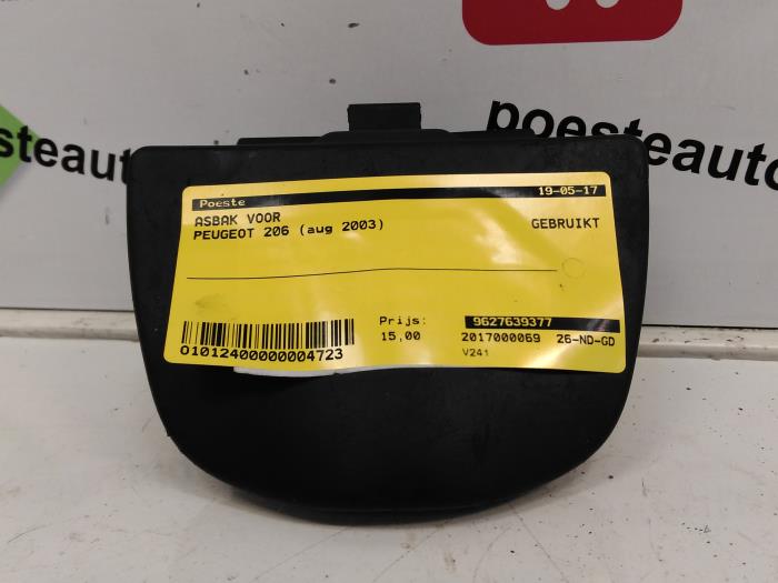 Begagnade Askkopp, fram Peugeot 206 (2A/C/H/J/S) 1.4 XR,XS,XT,Gentry Pris € 15,00 Marginaltabell erbjuds av Autodemontagebedrijf R. Poeste B.V.