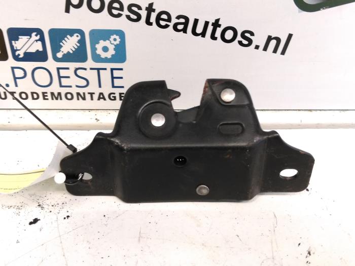 Tailgate lock stop from a Peugeot 206 (2A/C/H/J/S) 1.4 XR,XS,XT,Gentry 2003