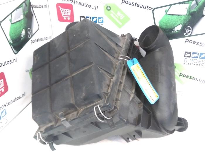 Begagnade Luftfilterhus Mercedes C (W202) 2.0 C-200D Pris € 35,00 Marginaltabell erbjuds av Autodemontagebedrijf R. Poeste B.V.