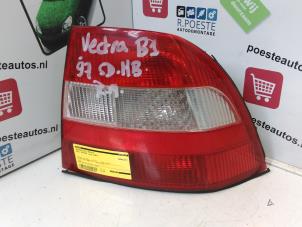 Usagé Feu arrière droit Opel Vectra B (38) 1.6 16V Ecotec Prix € 10,00 Règlement à la marge proposé par Autodemontagebedrijf R. Poeste B.V.