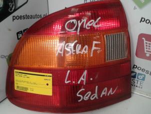 Usagé Feu arrière gauche Opel Astra F (56/57) Prix € 10,00 Règlement à la marge proposé par Autodemontagebedrijf R. Poeste B.V.