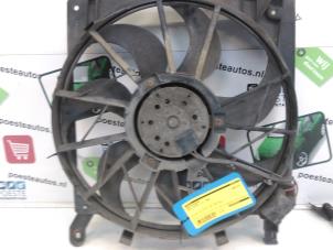 Usados Ventilador de radiador Opel Astra G (F08/48) Precio € 30,00 Norma de margen ofrecido por Autodemontagebedrijf R. Poeste B.V.