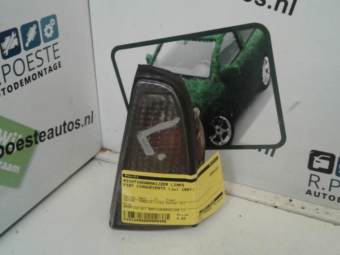 Używane Kierunkowskaz lewy Fiat Cinquecento 1.1i Sporting Cena € 5,00 Procedura marży oferowane przez Autodemontagebedrijf R. Poeste B.V.